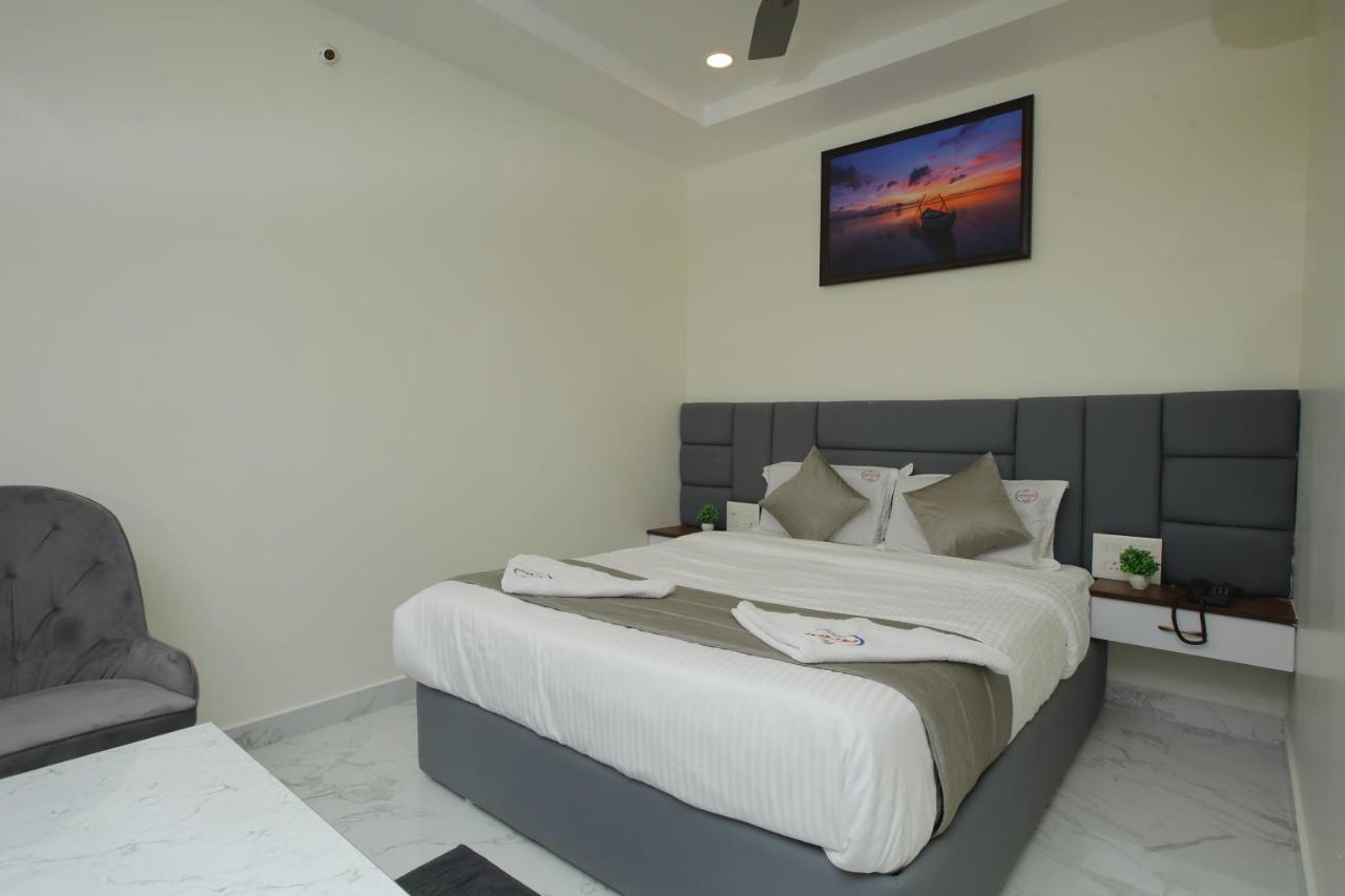 Hotel Radha Rani Residency Khammam Exterior foto