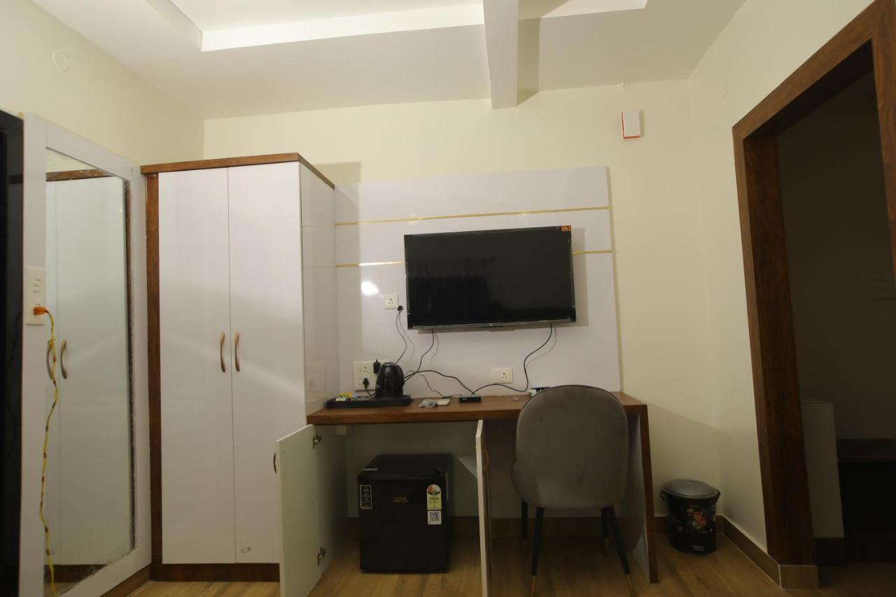 Hotel Radha Rani Residency Khammam Exterior foto
